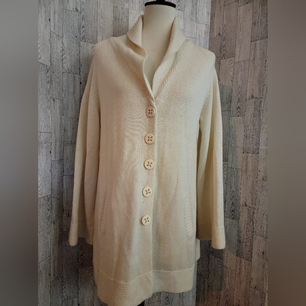 White Stag oversized white cardigan sweater size large front buttons up